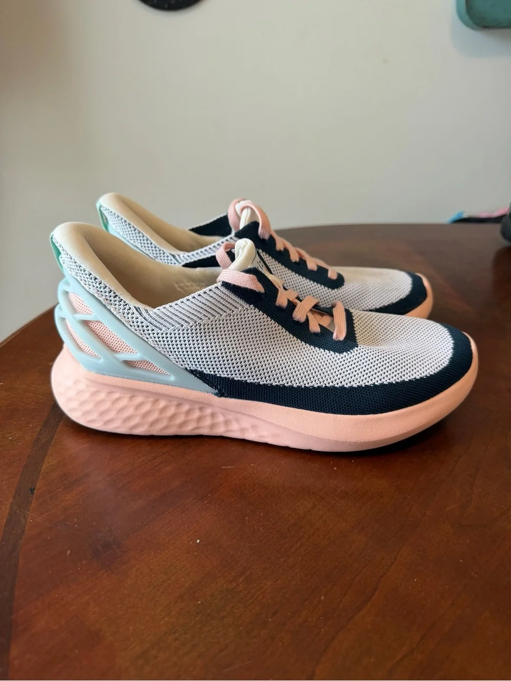Kizik Hands-free Slip On Shoes Women’s Size 9 Athena Bahamas Sneakers